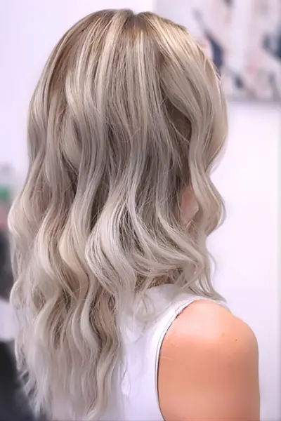 Skvelý biely melír pre dlhé vlasy z kaderníctva Môj salón Bratislava