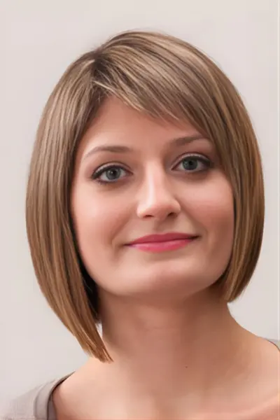 Mierne asymetrický bob účes z kaderníctva Môj salón Bratislava